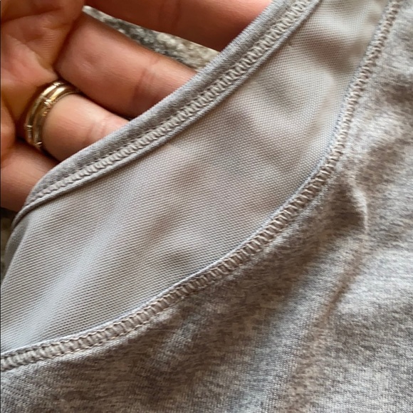 old navy active tank top. - Picture 3 of 5